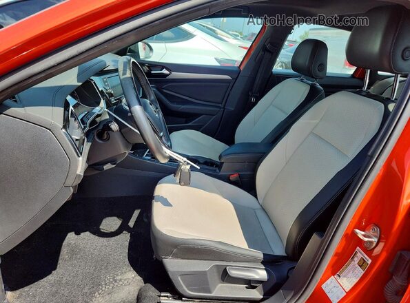 3VWCB7BU4LM040113 2020 VOLKSWAGEN JETTA Orange Front interior view