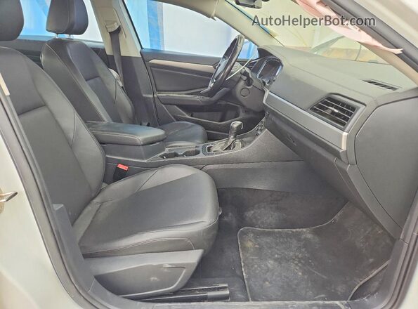 3VWCB7BU6KM238836 2019 VOLKSWAGEN JETTA White Вид салону спереду