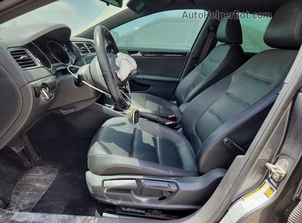 3VWD17AJ1JM213145 2018 VOLKSWAGEN JETTA Серый Вид салона спереди