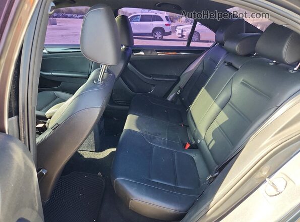 3VWD17AJ4JM252229 2018 VOLKSWAGEN JETTA Gray უკანა სავარძლების ხედი