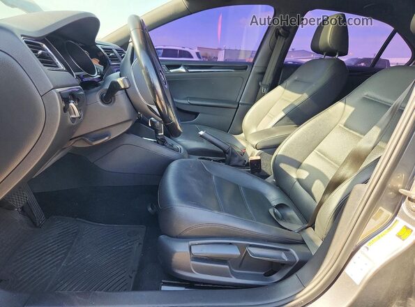 3VWD17AJ4JM252229 2018 VOLKSWAGEN JETTA Gray წინა სალონის ხედი