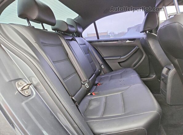3VWD17AJ6JM241099 2018 VOLKSWAGEN JETTA Gray Widok tylnych siedzeń