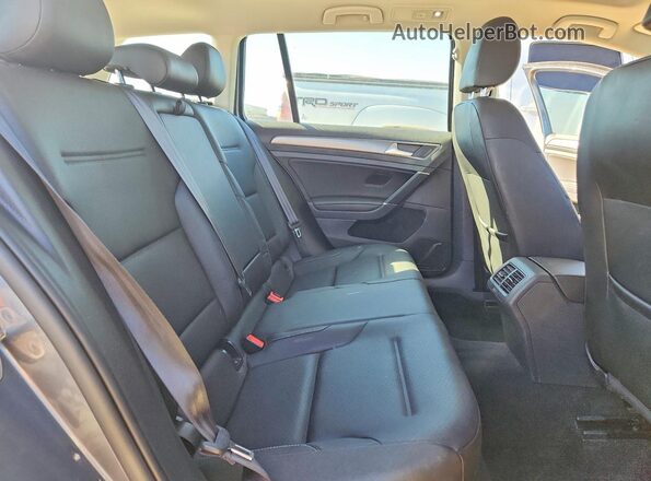 3VWD17AUXJM752387 2018 VOLKSWAGEN GOLF Серый Вид задних сидений
