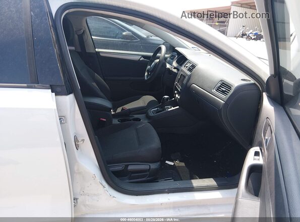 3VWD67AJ6GM264635 2016 VOLKSWAGEN JETTA White Front interior view