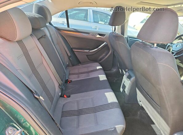 3VWDB7AJ0HM243678 2017 VOLKSWAGEN JETTA Green უკანა სავარძლების ხედი