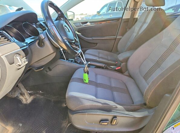 3VWDB7AJ0HM243678 2017 VOLKSWAGEN JETTA Green წინა სალონის ხედი