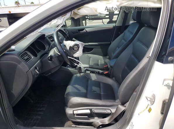 3VWDB7AJ0HM270699 2017 VOLKSWAGEN JETTA Белый Вид салона спереди