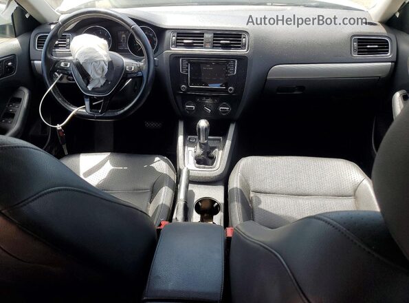 3VWDB7AJ0HM270699 2017 VOLKSWAGEN JETTA Белый Вид панели приборов