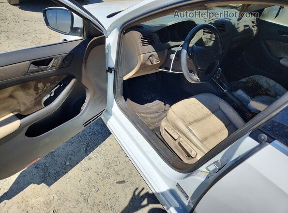 3VWDB7AJ0HM378188 2017 VOLKSWAGEN JETTA White Widok deski rozdzielczej