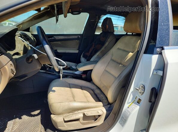 3VWDB7AJ0HM378188 2017 VOLKSWAGEN JETTA White Widok wnętrza z przodu