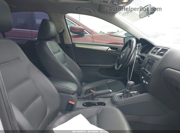 3VWDB7AJ0HM382242 2017 VOLKSWAGEN JETTA White წინა სალონის ხედი