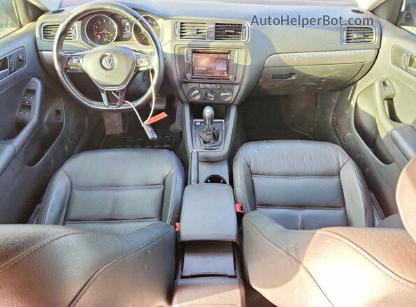 3VWDB7AJ1HM275409 2017 VOLKSWAGEN JETTA Синий Вид панели приборов