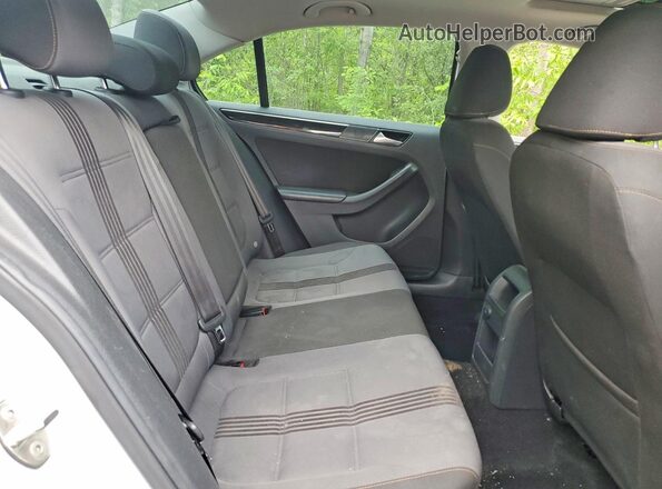 3VWDB7AJ1HM290301 2017 VOLKSWAGEN JETTA White Vista de los asientos traseros