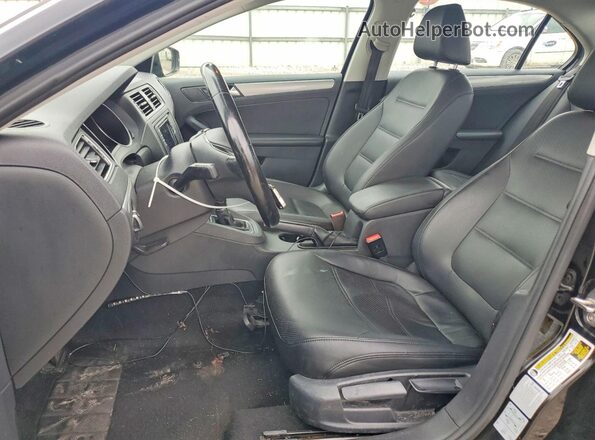 3VWDB7AJ1HM322549 2017 VOLKSWAGEN JETTA Черный Вид салона спереди