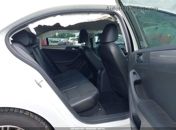 3VWDB7AJ3JM230607 2018 VOLKSWAGEN JETTA White VIN կոդի պիտակի տեսք