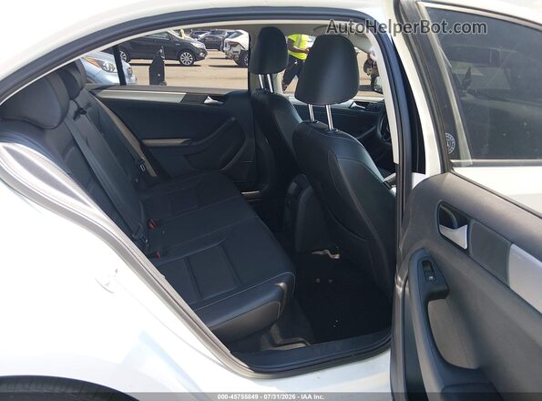 3VWDB7AJ3JM236035 2018 VOLKSWAGEN JETTA White VIN sticker view