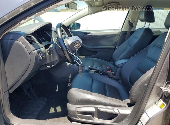 3VWDB7AJ4HM206603 2017 VOLKSWAGEN JETTA Gray Widok wnętrza z przodu