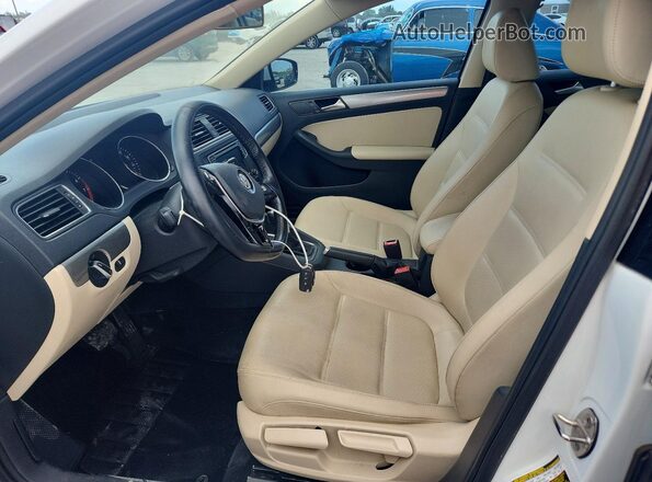 3VWDB7AJ4HM399285 2017 VOLKSWAGEN JETTA White წინა სალონის ხედი
