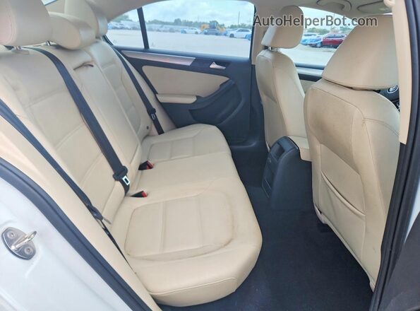 3VWDB7AJ4HM399285 2017 VOLKSWAGEN JETTA White უკანა სავარძლების ხედი