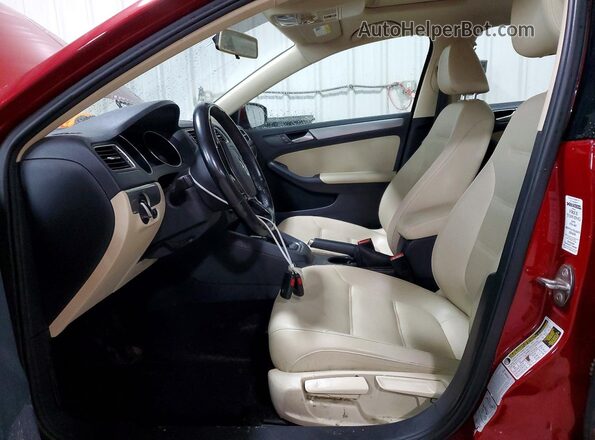 3VWDB7AJ4HM409426 2017 VOLKSWAGEN JETTA Red Widok wnętrza z przodu