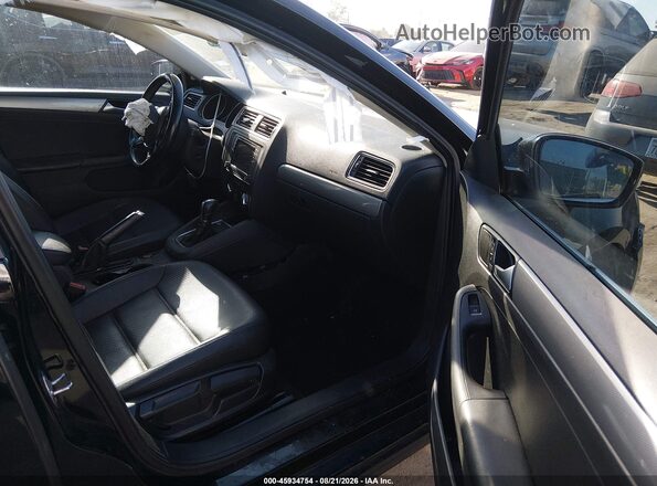 3VWDB7AJ5HM238542 2017 VOLKSWAGEN JETTA Черный Вид салона спереди