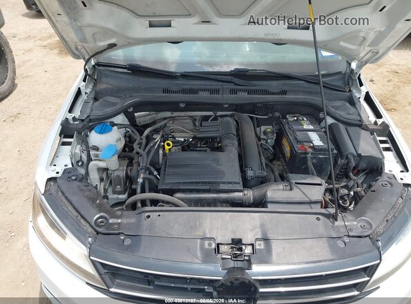 3VWDB7AJ5JM237641 2018 VOLKSWAGEN JETTA White Widok z tyłu