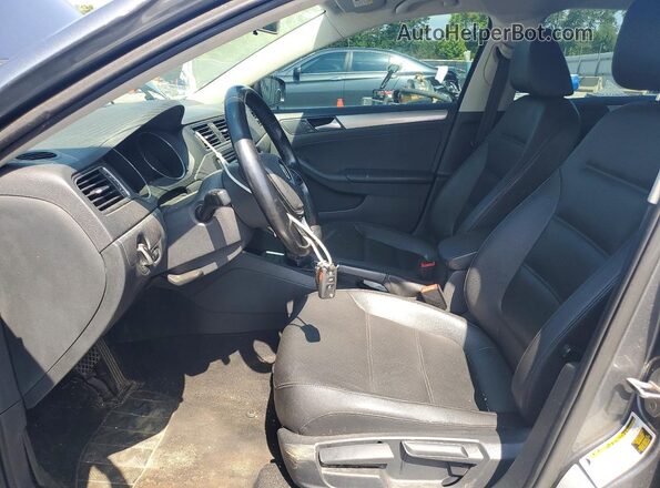 3VWDB7AJ6HM239134 2017 VOLKSWAGEN JETTA Gray Widok wnętrza z przodu