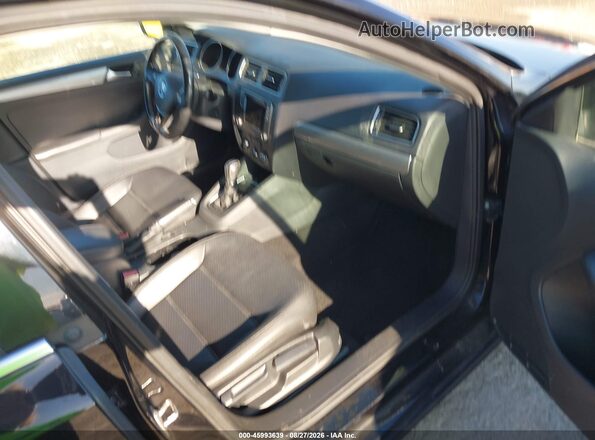 3VWDB7AJ6HM376820 2017 VOLKSWAGEN JETTA Черный Вид салона спереди