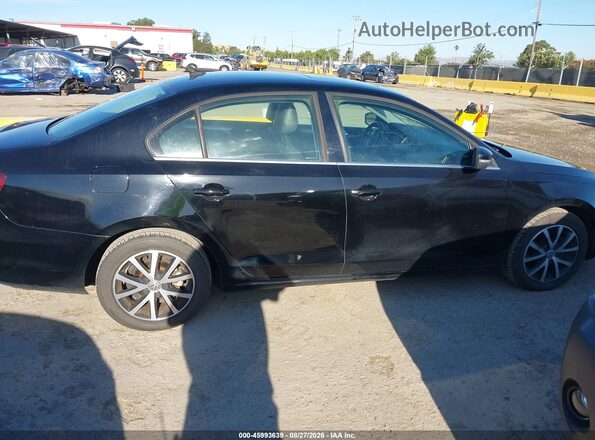 3VWDB7AJ6HM376820 2017 VOLKSWAGEN JETTA Черный Вид задней части салона
