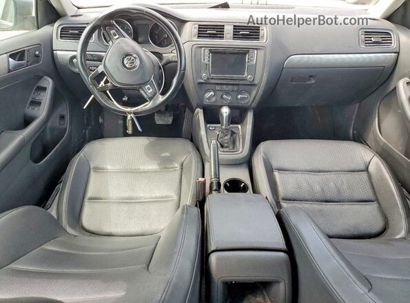 3VWDB7AJ8HM313816 2017 VOLKSWAGEN JETTA Gray Vista del salpicadero