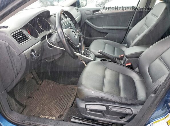 3VWDB7AJ8HM394896 2017 VOLKSWAGEN JETTA Blue Vista interior delantera