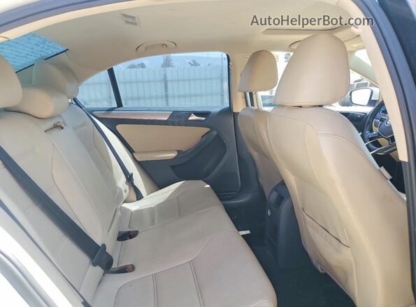 3VWDB7AJ9HM376908 2017 VOLKSWAGEN JETTA White Widok tylnych siedzeń