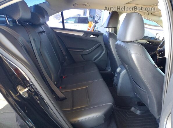 3VWDB7AJXHM219419 2017 VOLKSWAGEN JETTA Black Widok tylnych siedzeń