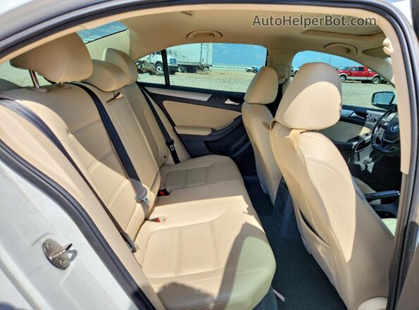 3VWDB7AJXHM382247 2017 VOLKSWAGEN JETTA Белый Вид задних сидений