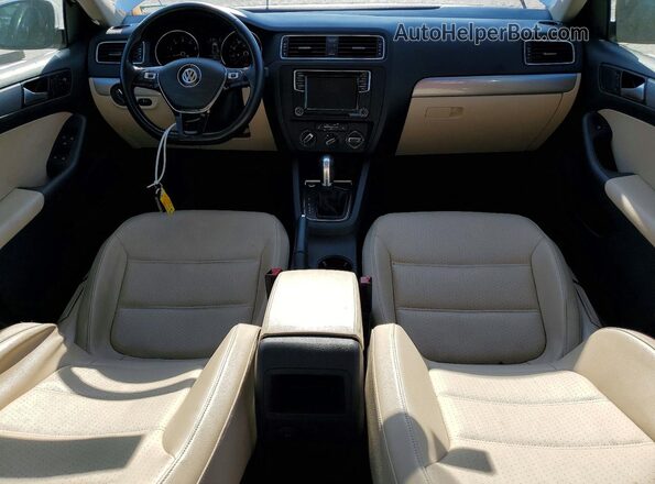 3VWDB7AJXHM390770 2017 VOLKSWAGEN JETTA Белый Вид панели приборов