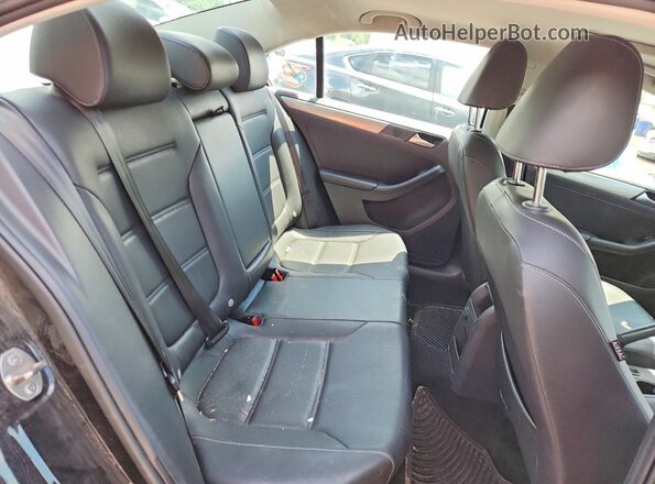 3VWDB7AJXJM260624 2018 VOLKSWAGEN JETTA Black Rear seats view