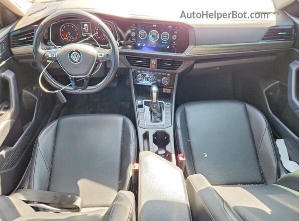 3VWE57BU8KM125180 2019 VOLKSWAGEN JETTA Красный Вид панели приборов