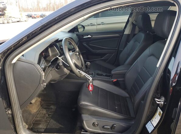 3VWE57BU8MM013322 2021 VOLKSWAGEN JETTA Black Widok wnętrza z przodu