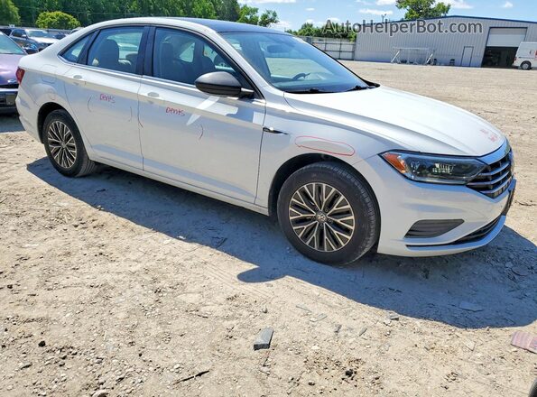 3VWEB7BUXKM234054 2019 VOLKSWAGEN JETTA Белый Передняя правая четверть