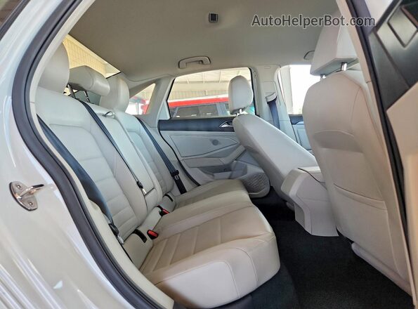 3VWEM7BU4PM061973 2023 VOLKSWAGEN JETTA Белый Вид задних сидений