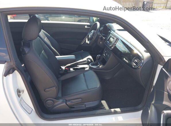 3VWF17AT1HM628194 2017 VOLKSWAGEN BEETLE Белый Вид салона спереди