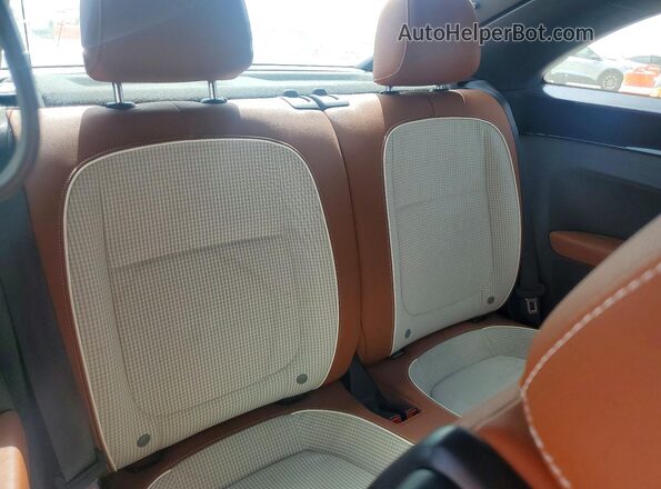 3VWF17AT2GM634729 2016 VOLKSWAGEN BEETLE Black უკანა სავარძლების ხედი