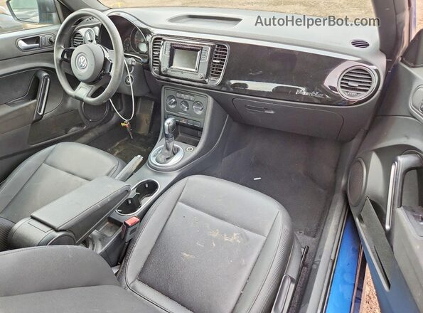 3VWF17AT4HM626956 2017 VOLKSWAGEN BEETLE Blue Вид панелі приладів