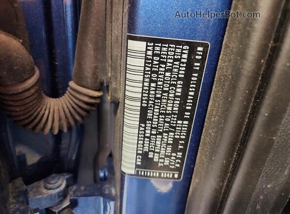 3VWF17AT5HM628540 2017 VOLKSWAGEN BEETLE Blue Vista del compartimento del motor