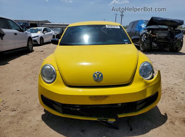3VWF17AT7GM605565 2016 VOLKSWAGEN BEETLE Yellow Widok z przodu