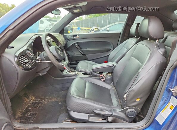 3VWF17AT8HM613398 2017 VOLKSWAGEN BEETLE Blue Vista interior delantera