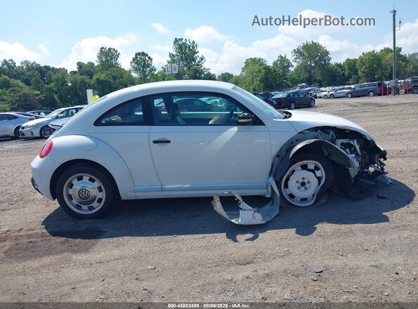 3VWF17ATXGM634848 2016 VOLKSWAGEN BEETLE White Widok wnętrza z tyłu
