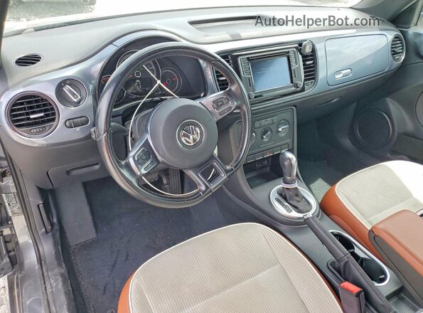 3VWF17ATXHM619462 2017 VOLKSWAGEN BEETLE Gray Vista del salpicadero