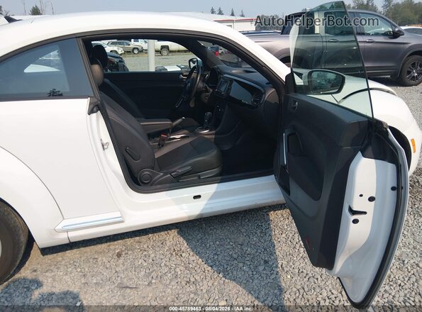 3VWFD7AT0JM700984 2018 VOLKSWAGEN BEETLE White Front interior view