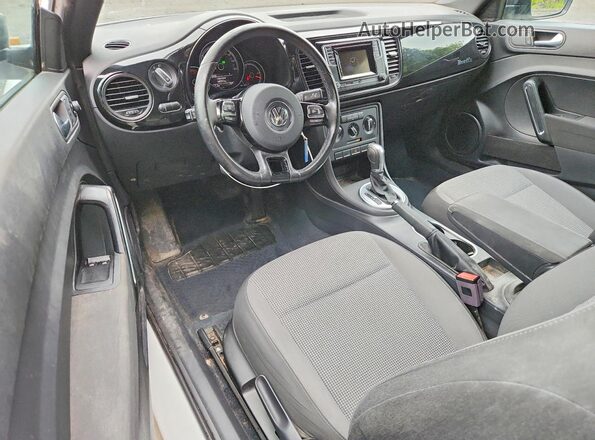 3VWFD7AT4JM711468 2018 VOLKSWAGEN BEETLE White Widok deski rozdzielczej